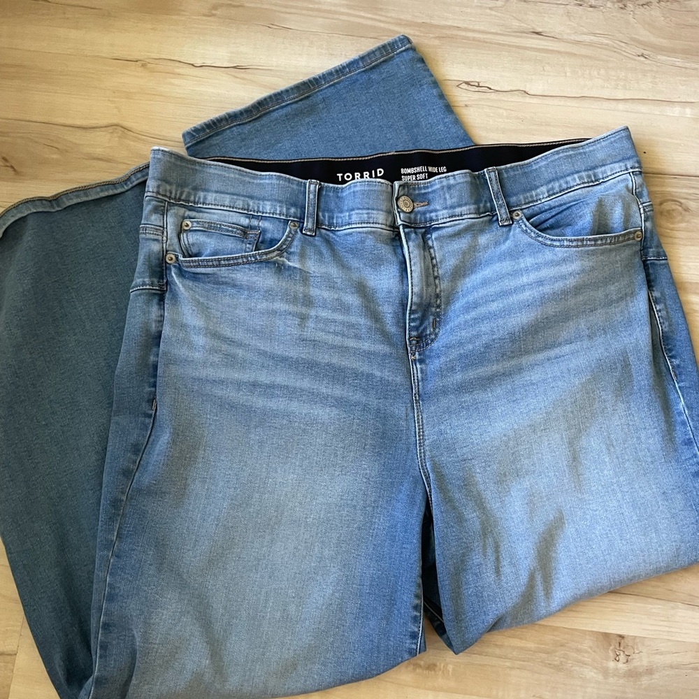 Torrid bombshell wide leg Light Wash Blue Women's Jeans